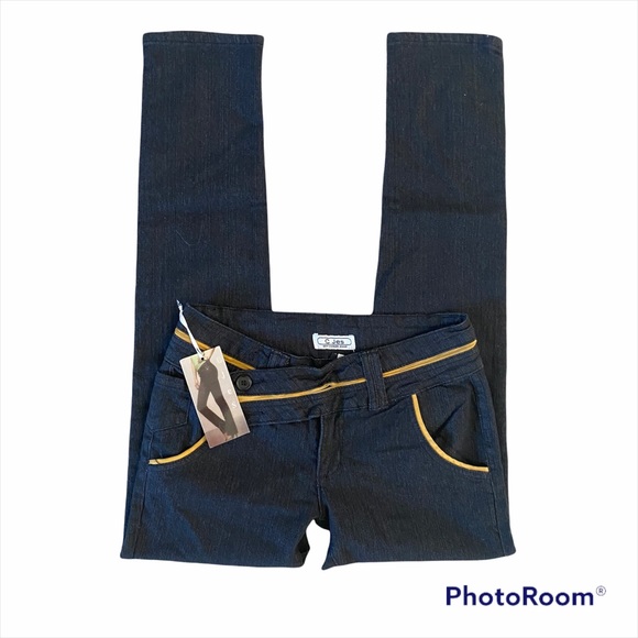 Straight Leg Jeans NWT - Picture 1 of 9